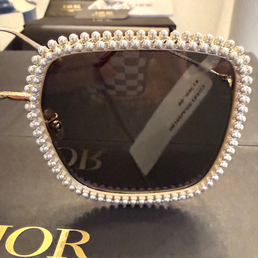 DIOR MissDior S2U Pearl Sunglasses - Picture 3 of 16
